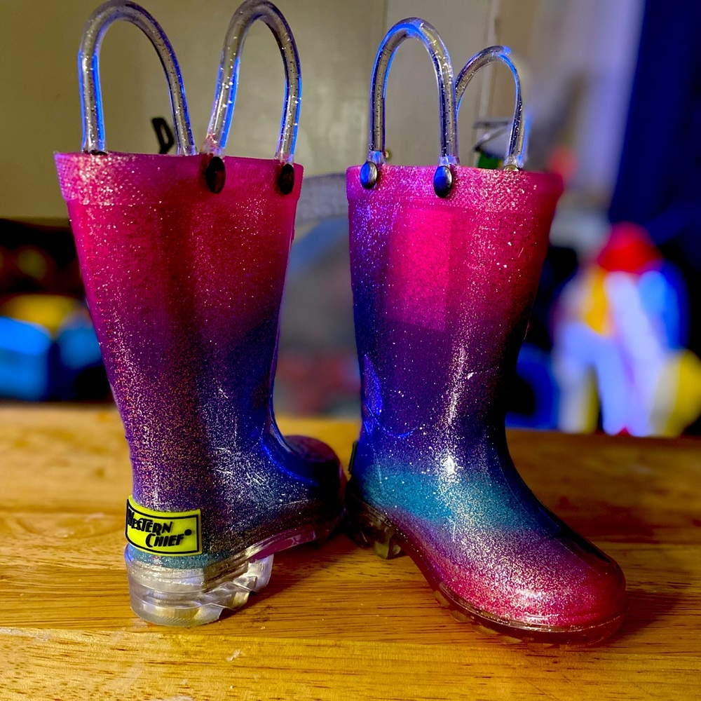 Little girls Western chief light up rain boots